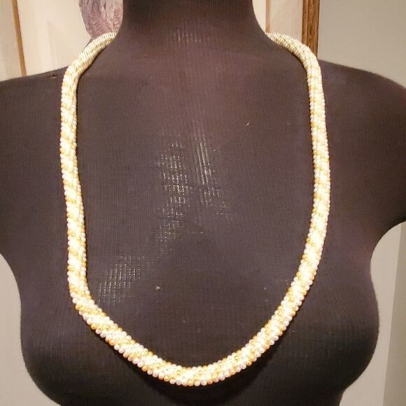 None Jewelry - White & Gold Beaded Necklace